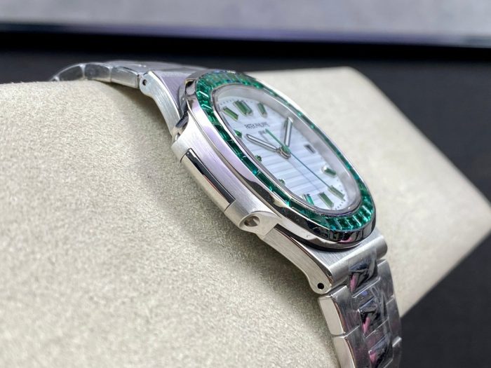 Patek Philippe Nautilus 5711 diamond-studded - Image 7