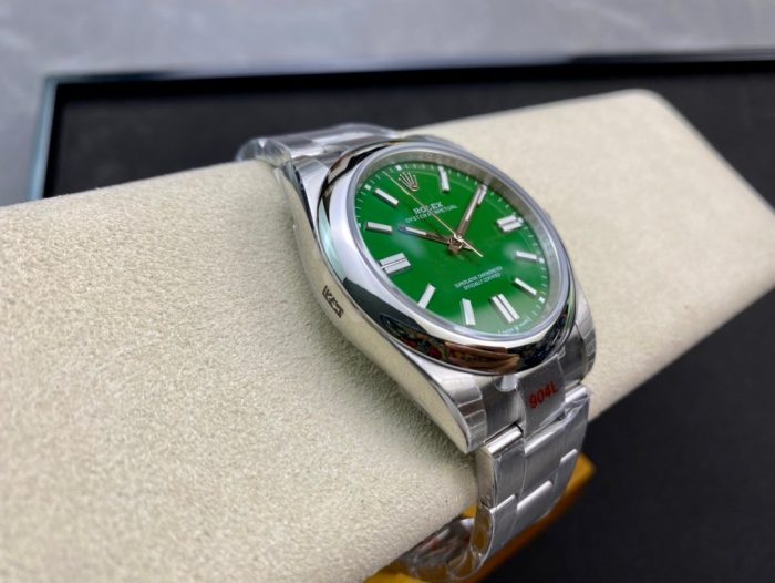 Rolex Oyster Perpetual 41 Ref: 124300(green dial oyester) - Image 6
