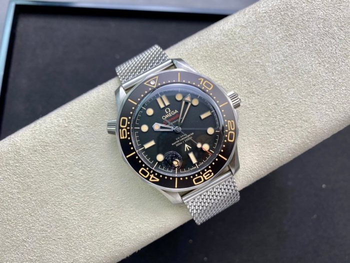 1:1 Superclone-Omega Seamaster Diver 300M Co-Axial Master Chronometer 42mm Titanium(007) - Image 4