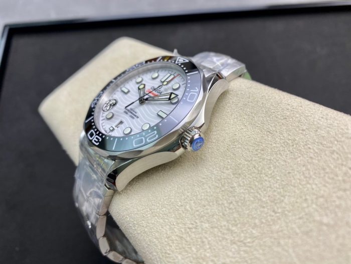 1:1 Superclone-Omega Seamaster Diver 300M Co-Axial Master Chronometer 42mm (White Dial Seamaster) - Image 7