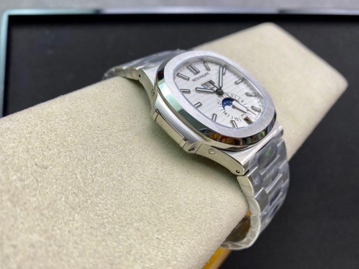 Patek Philippe Nautilus Annual Calendar 5726 - Image 6
