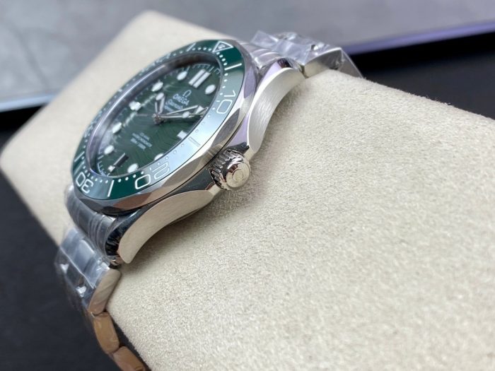 OMEGA Seamaster Diver 300M 42mm (Green Dial Seamaster Steel Bracelet) - Image 7