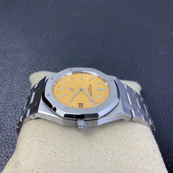 Audemars Piguet Royal Jumbo Oak Extra Thin 1:1 Superclone - Image 5