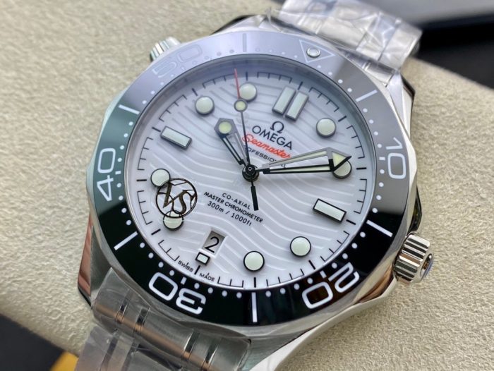 1:1 Superclone-Omega Seamaster Diver 300M Co-Axial Master Chronometer 42mm (White Dial Seamaster) - Image 3