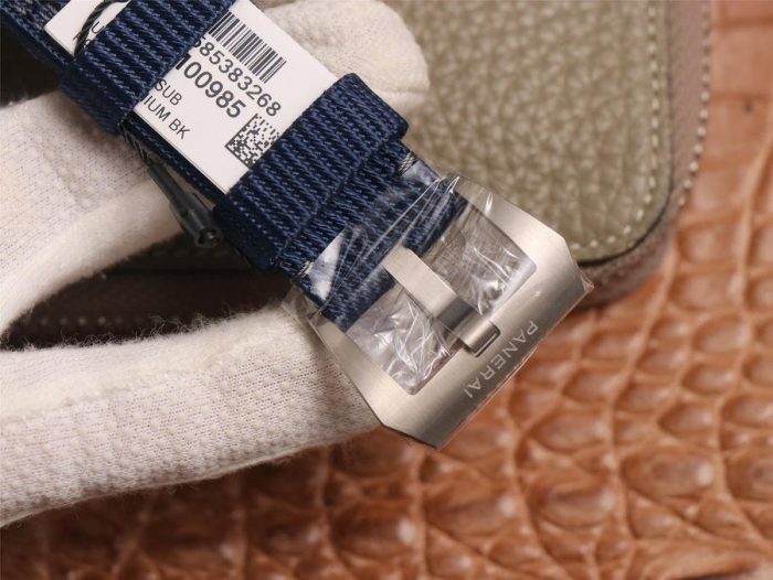 Panerai Luminor Submersible PAM 00984 - 1:1 Superclone - Image 7