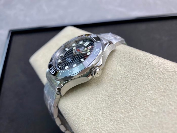 1:1 Superclone-OMEGA Seamaster Diver 300M 42mm (Black Dial seamaster) - Image 7