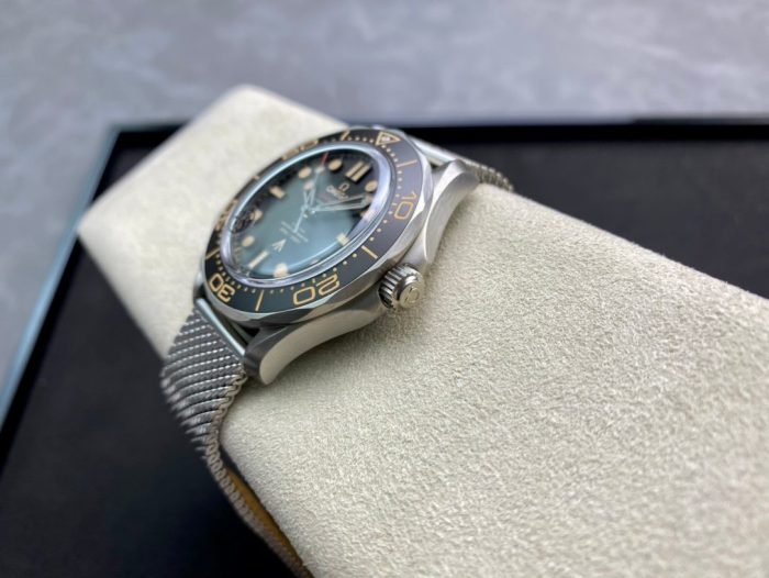 1:1 Superclone-Omega Seamaster Diver 300M Co-Axial Master Chronometer 42mm Titanium(007) - Image 6