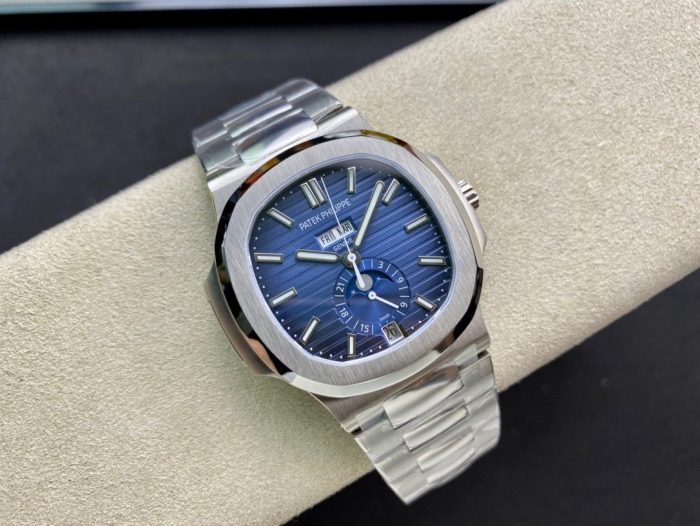 Patek Philippe Nautilus Annual Calendar 5726 - Image 5