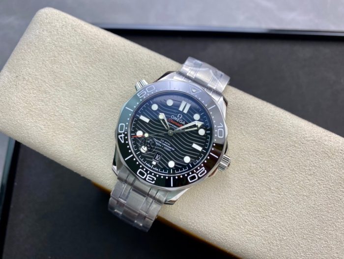 1:1 Superclone-OMEGA Seamaster Diver 300M 42mm (Black Dial seamaster) - Image 4