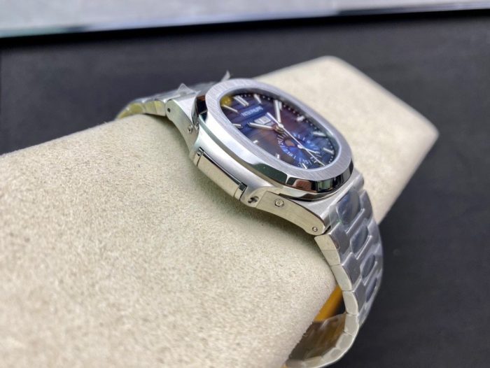 Patek Philippe Nautilus Annual Calendar 5726 - Image 7