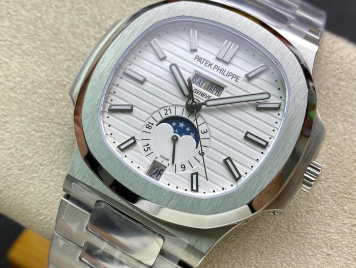 Patek Philippe Nautilus Annual Calendar 5726 - Image 3