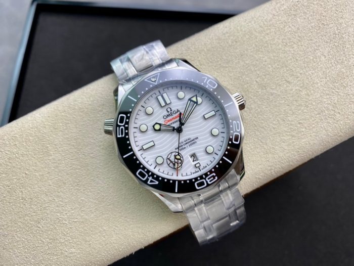 1:1 Superclone-Omega Seamaster Diver 300M Co-Axial Master Chronometer 42mm (White Dial Seamaster) - Image 5