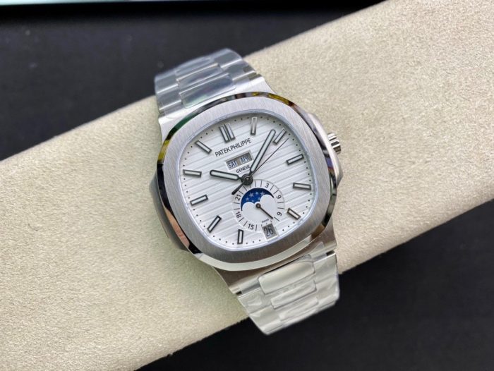 Patek Philippe Nautilus Annual Calendar 5726 - Image 5
